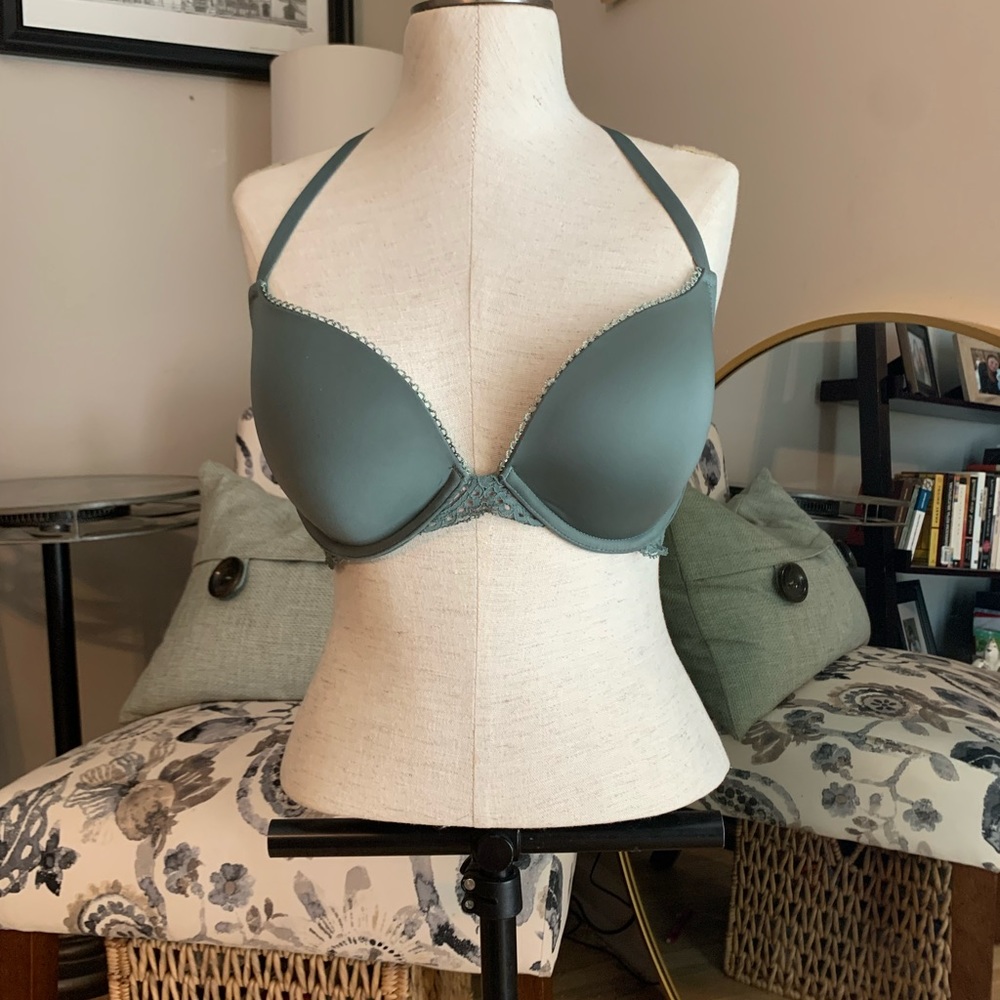 Victoria’s Secret adjustable straps bra 💚